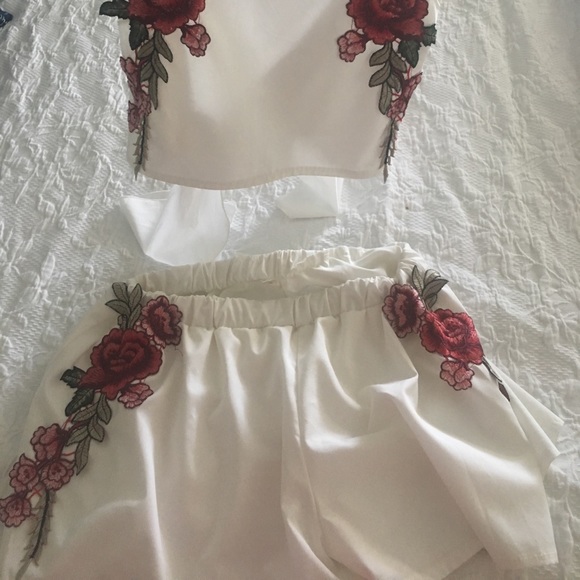 2 piece rose set for a casual or fancy night out - Picture 2 of 2